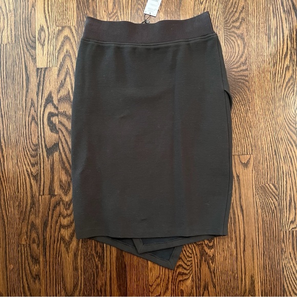 425 Lord & Taylor Knit Top Skirt Set - Picture 4 of 11